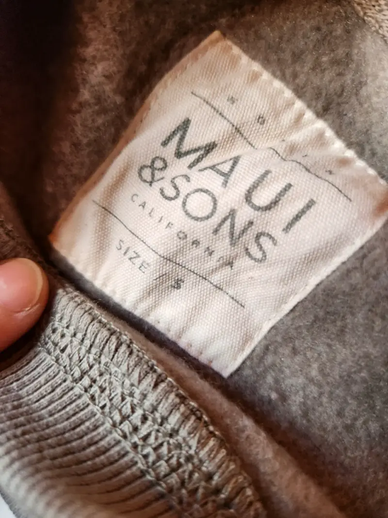 Polerón mujer verde musgo con diseño gráfico - 4
