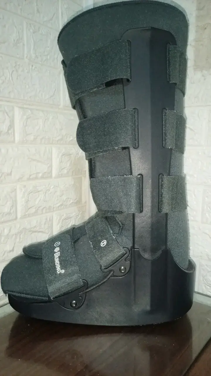 Bota ortopédica ajustable para recuperación - 3