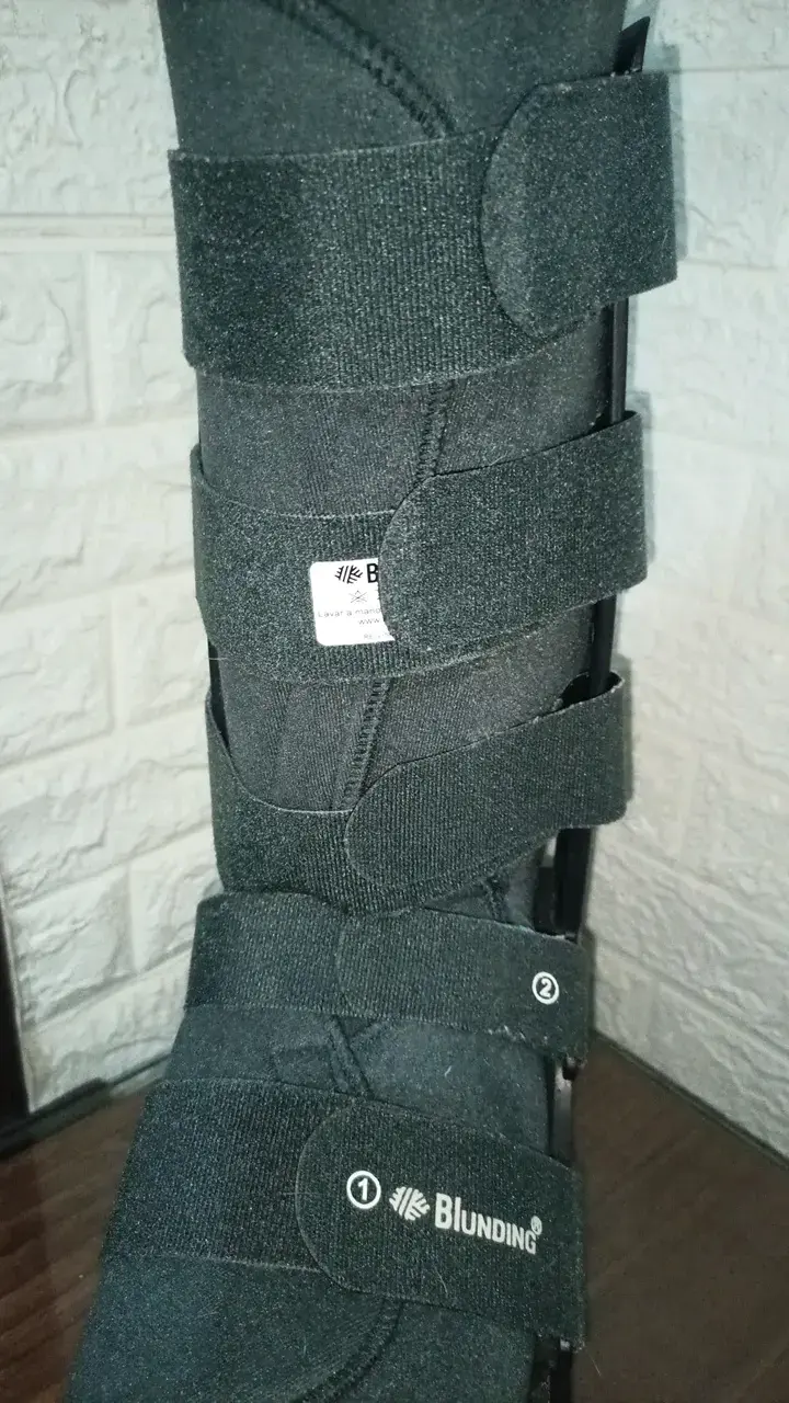 Bota ortopédica ajustable para recuperación - 5
