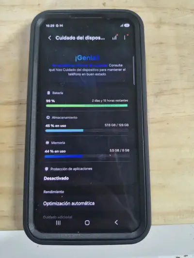 Smartphone Samsung Galaxy A56 con funda protectora - miniatura 1