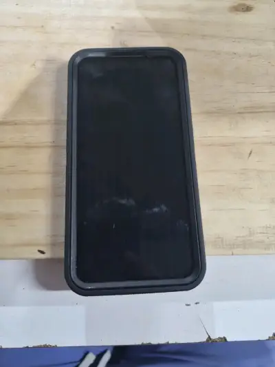 Smartphone Samsung Galaxy A56 con funda protectora - miniatura 2
