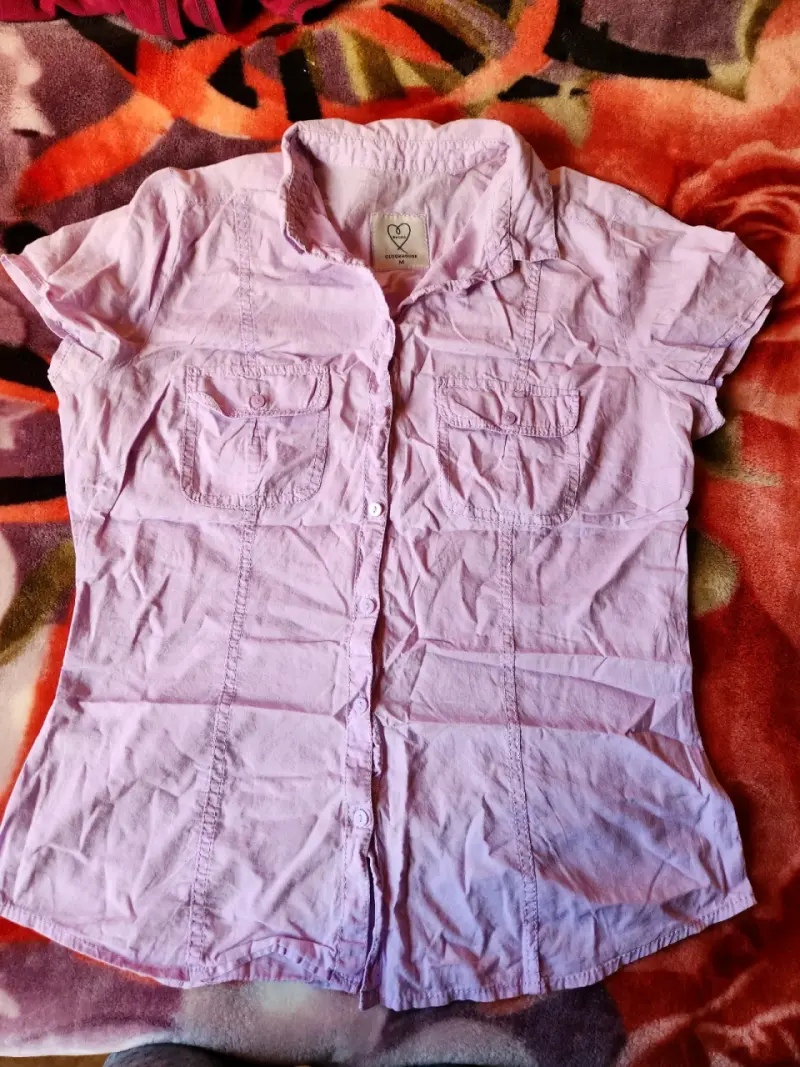 Blusa de mujer color lila con bolsillos
