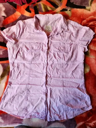 Blusa de mujer color lila con bolsillos - miniatura 2