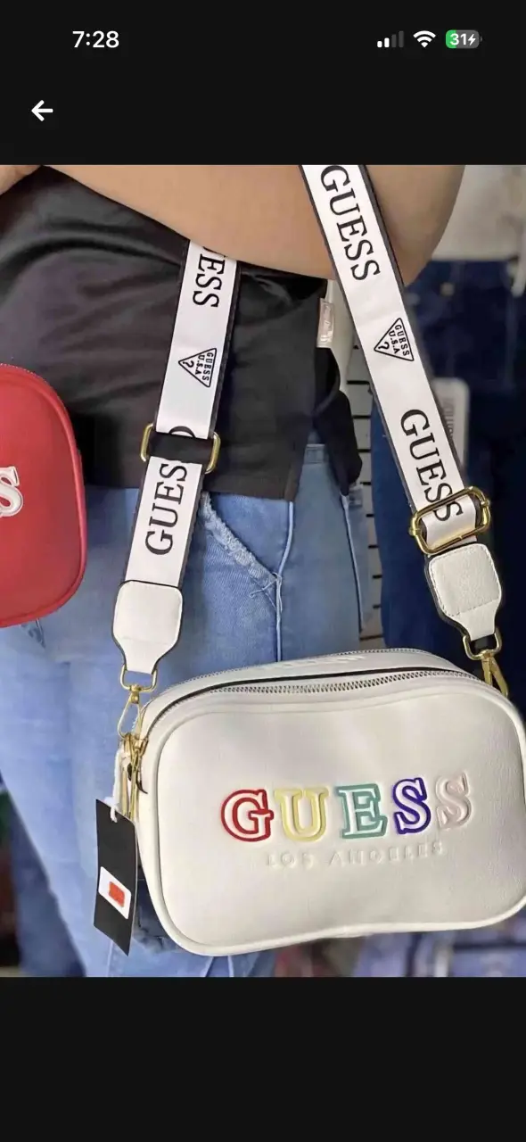 Bandolera Guess blanca con logo colorido