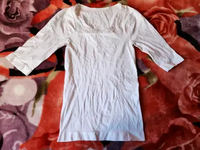 Poleras blanca y negra elasticadas. - miniatura 1