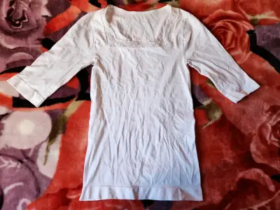 Poleras blanca y negra elasticadas. - miniatura 2