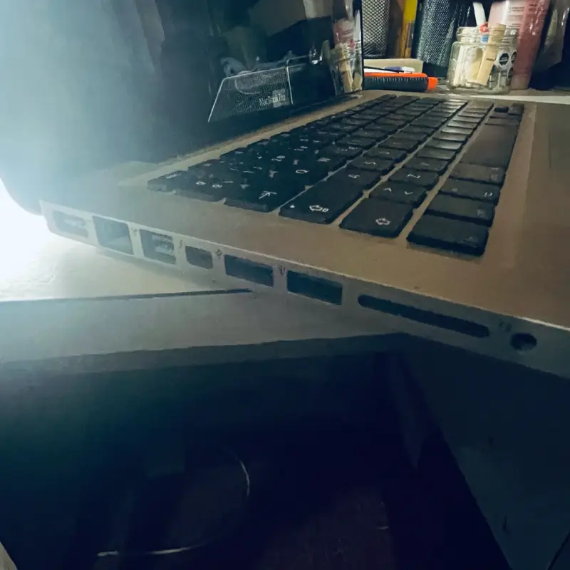 Laptop Apple MacBook Pro usado en buen estado - 3