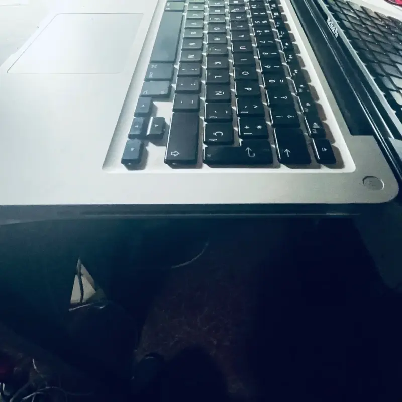 Laptop Apple MacBook Pro usado en buen estado - 4