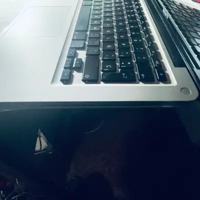Laptop Apple MacBook Pro usado en buen estado - miniatura 4