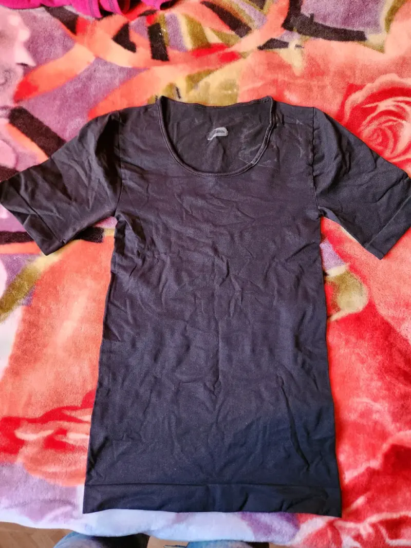 Poleras blanca y negra elasticadas. - 4