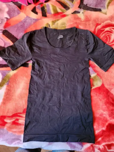 Poleras blanca y negra elasticadas. - miniatura 4