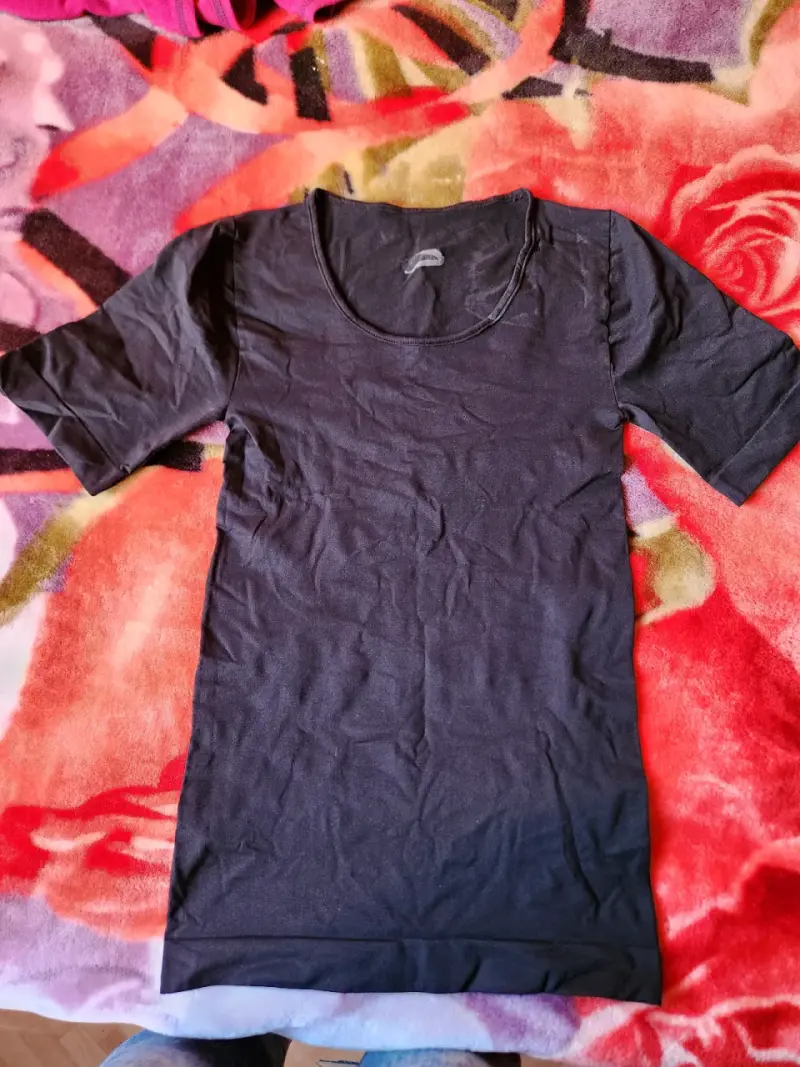 Poleras blanca y negra elasticadas. - 5
