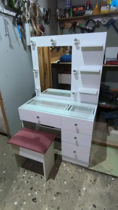 Mueble de cocina con cubierta de granito y canastos - miniatura 2