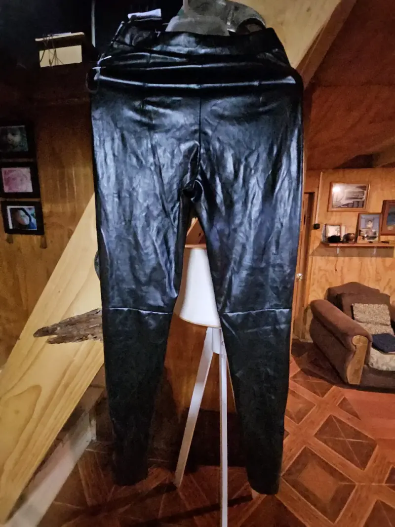 Pantalones de cuero sintético negro para mujer - 1