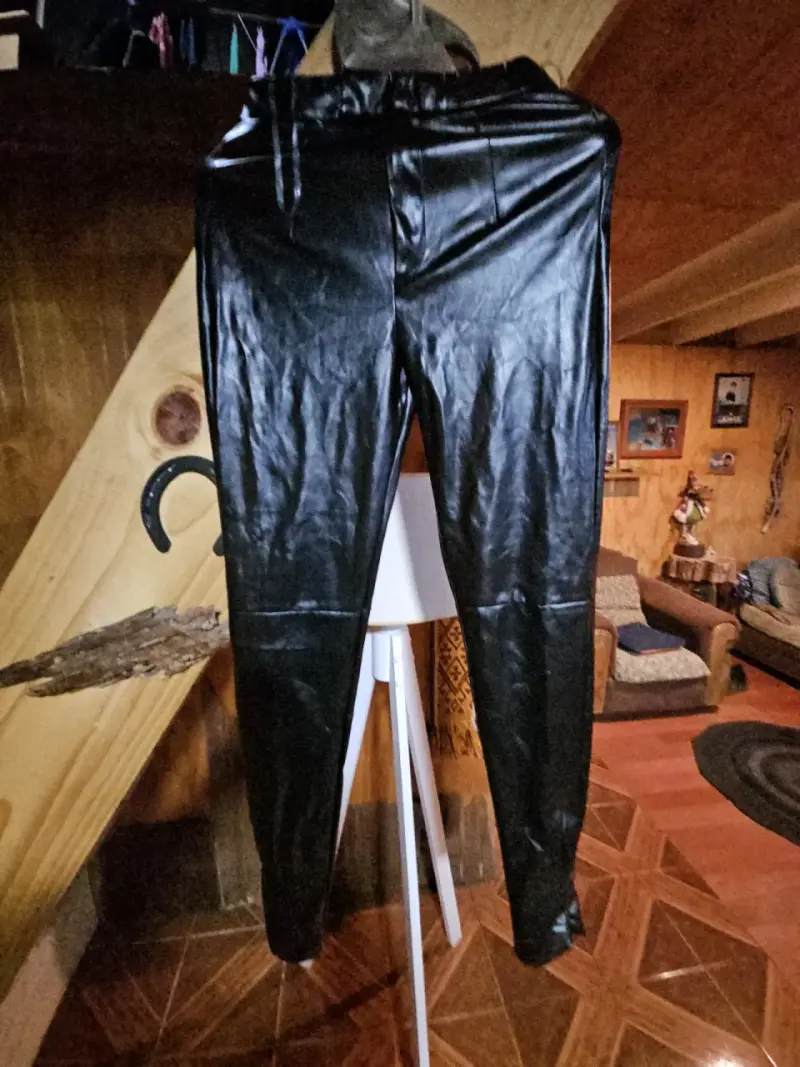 Pantalones de cuero sintético negro para mujer - 2