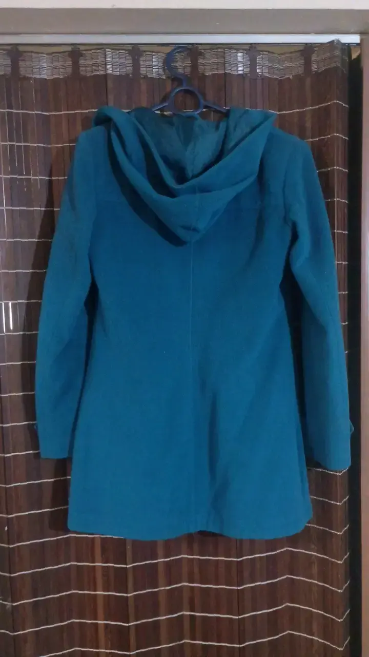 Abrigo azul con capucha para mujer - 3