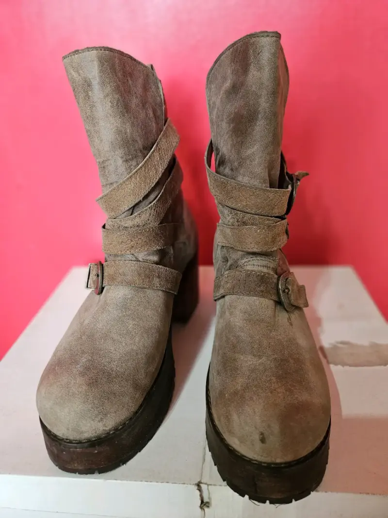 Botines de cuero marrón con tacón grueso - 2