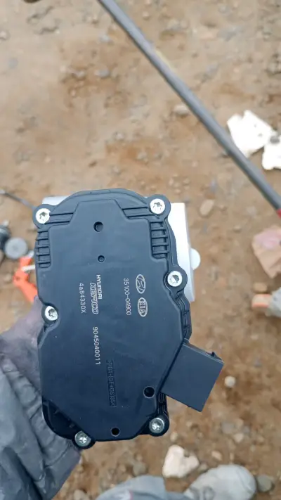 Cuerpo de aceleración para auto en buen estado - miniatura 2