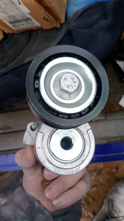 Cuerpo de aceleración para auto en buen estado - miniatura 6