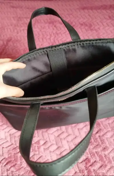 Maletín negro para laptop con correa ajustable - miniatura 2