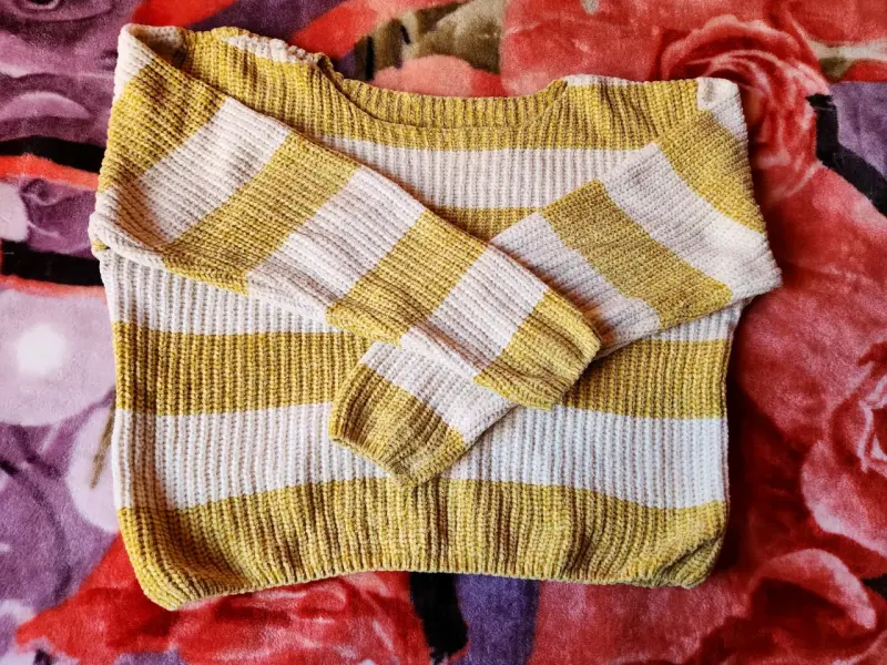 Suéter de rayas amarillo y blanco para mujer - 2