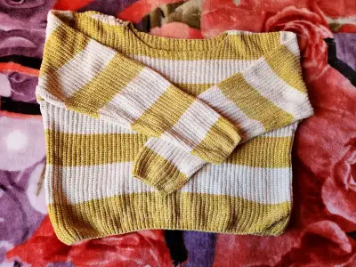Suéter de rayas amarillo y blanco para mujer - miniatura 2