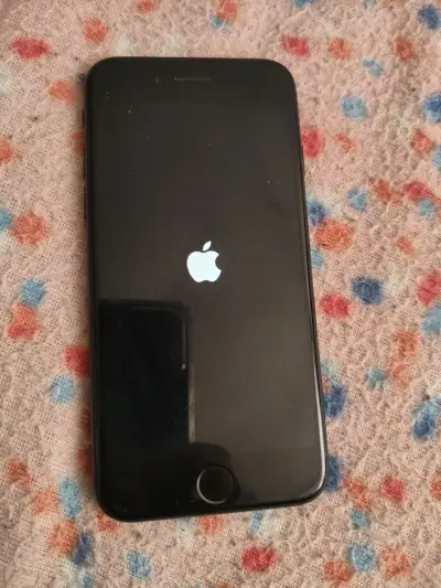 iPhone usado en buen estado con pantalla táctil - miniatura 2