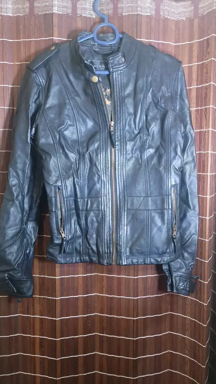 Chaqueta de cuero negra para mujer - 1