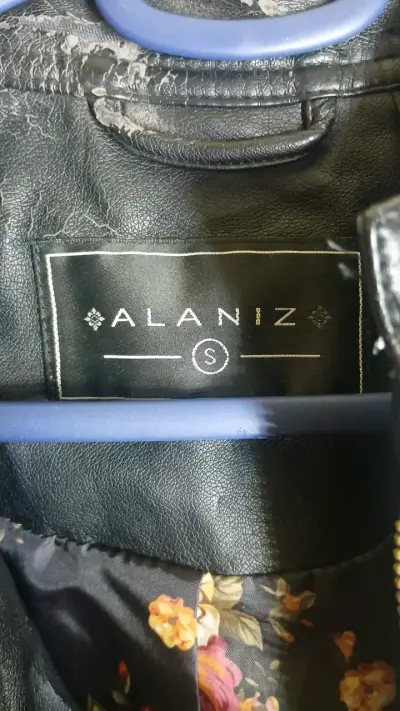 Chaqueta de cuero negra para mujer - miniatura 2