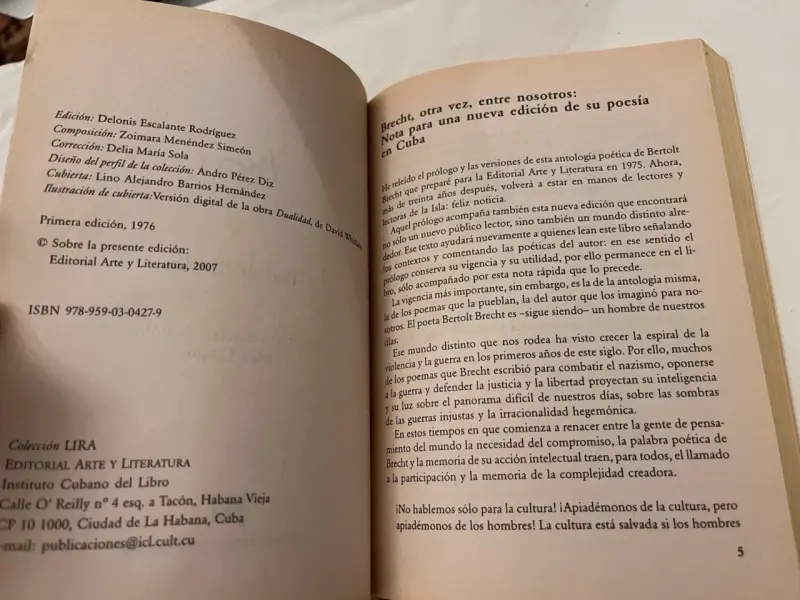 Libro de poesía de Bertolt Brecht - Editorial Lira - 3