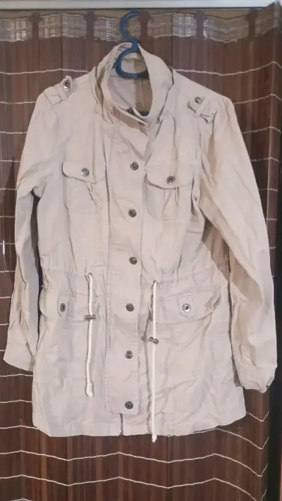 Chaqueta beige de algodón con bolsillos - miniatura 1