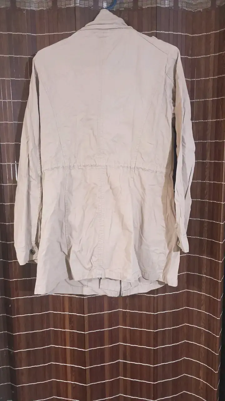 Chaqueta beige de algodón con bolsillos - 2