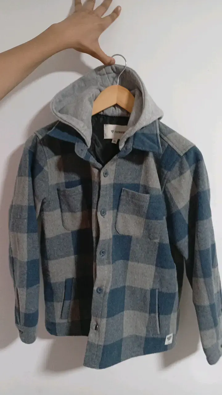Chaqueta de franela a cuadros con capucha