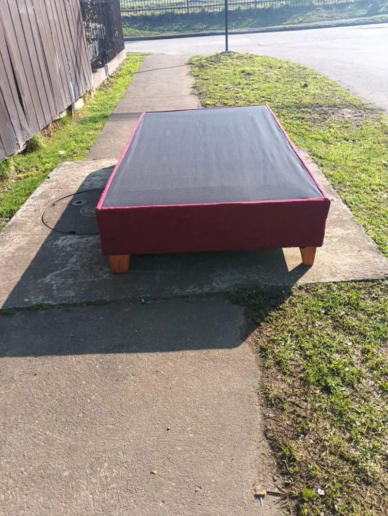 EN OSORNO Base de cama de plaza imedia color burd - 2