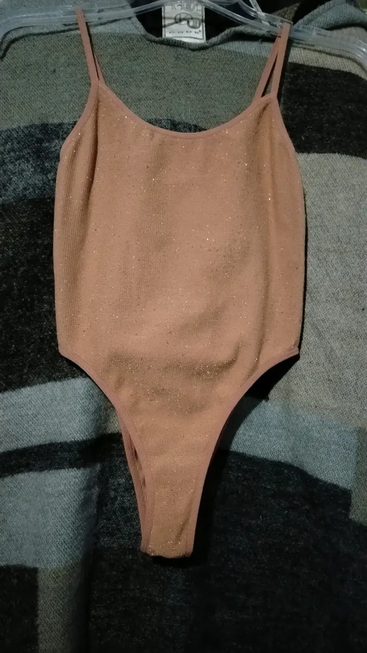 Body de mujer color nude con brillo