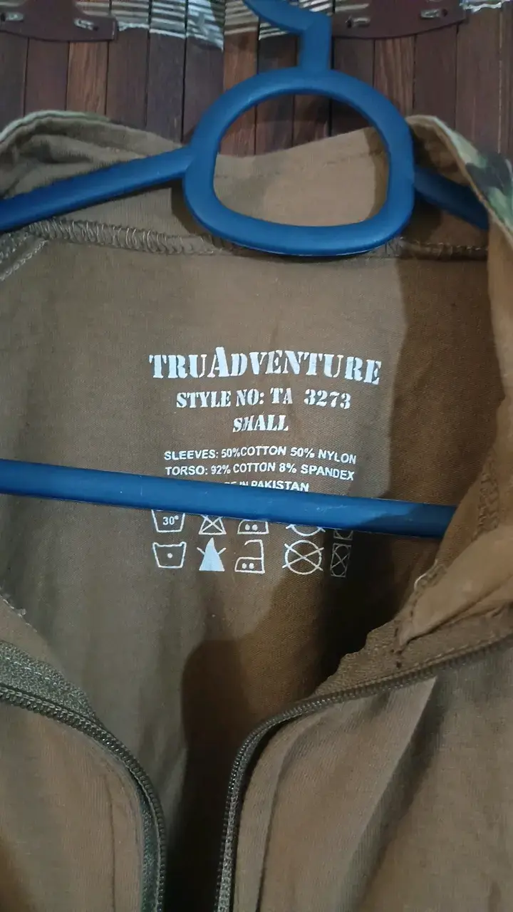 Polera táctica camuflada con cierre - 2