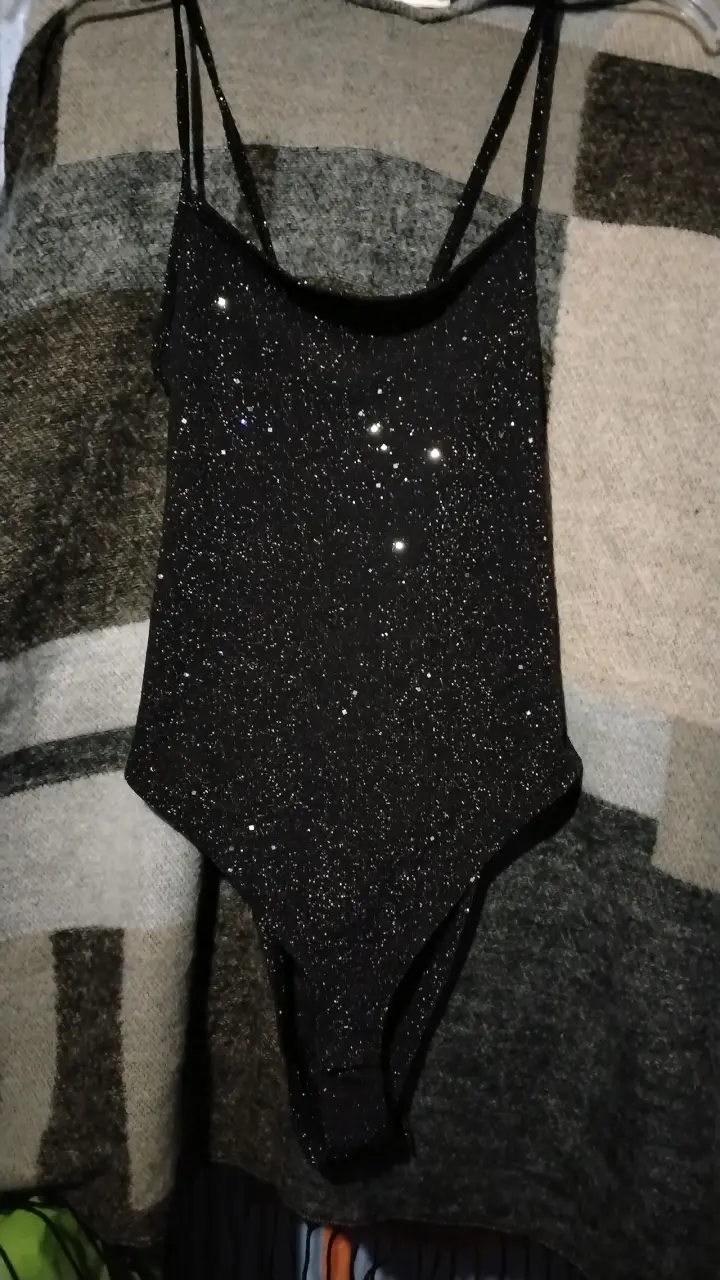 Body negro brillante con tirantes - 1