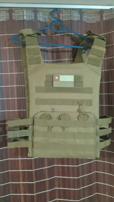 Chaleco táctico militar color caqui - miniatura 1