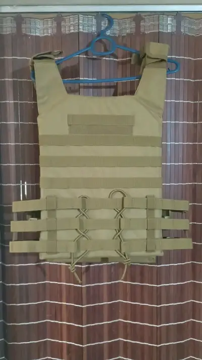 Chaleco táctico militar color caqui - miniatura 2