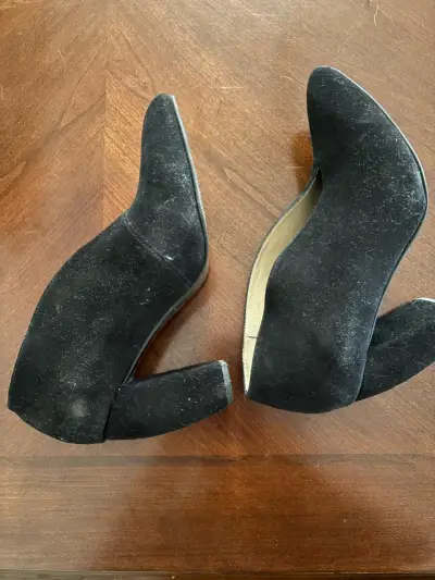 Zapatos de tacón bajo negros de gamuza - miniatura 2