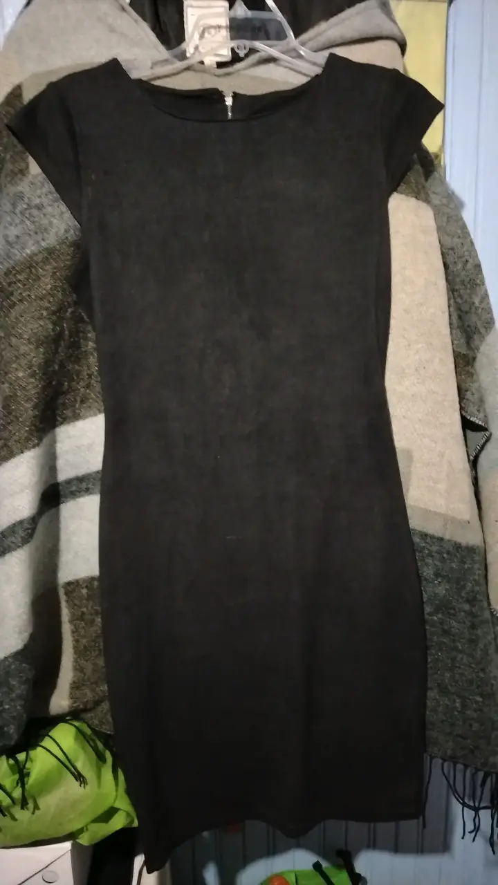 Vestido negro elegante para mujer