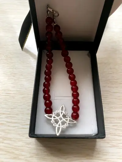 Pulsera roja protecion nudo de bruja - miniatura 1