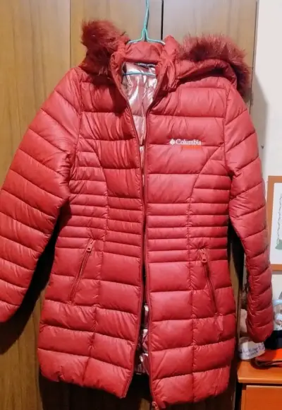 Chaqueta Columbia (imitación)roja con capucha de p - miniatura 1