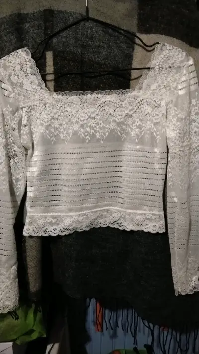 Blusa y top de encaje blanco para mujer - miniatura 1