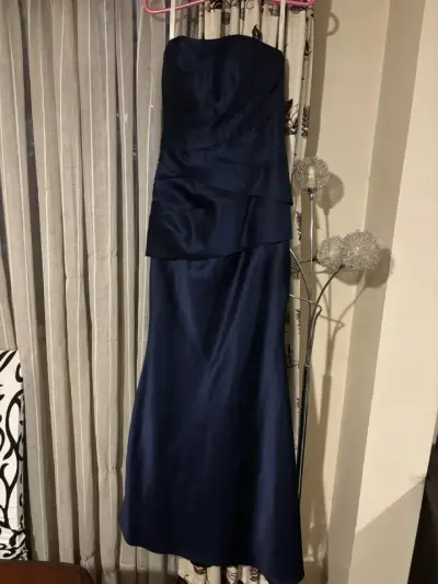 Vestido de fiesta azul marino sin tirantes - miniatura 4
