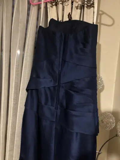 Vestido de fiesta azul marino sin tirantes - miniatura 5