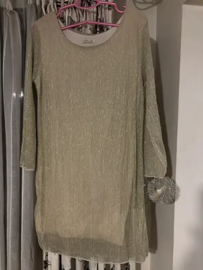 Vestido dorado brillante de manga larga - miniatura 1