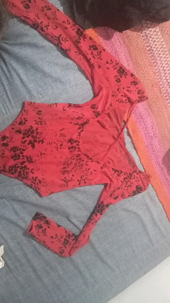 Body rojo con estampado floral negro - 2