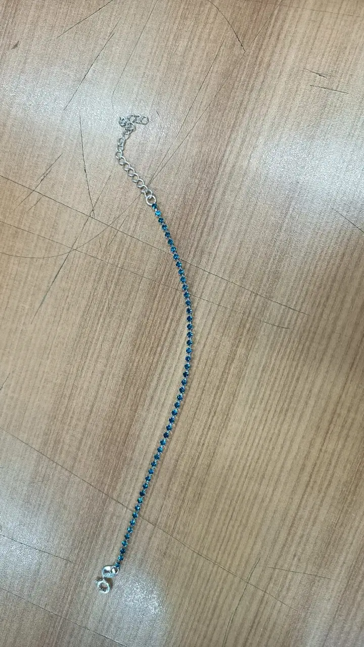 Pulsera de plata con cristales azules