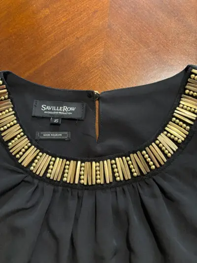 Vestido negro con detalles dorados Saville Row - miniatura 1